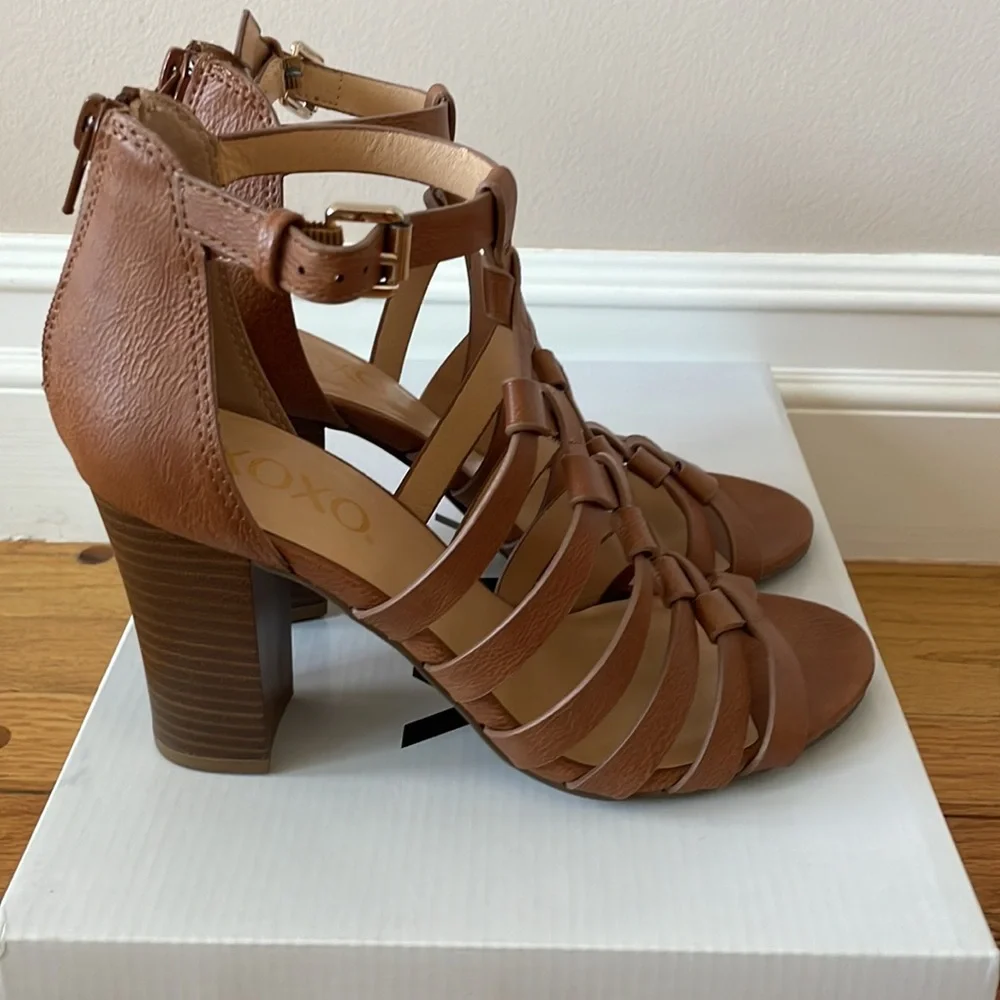 XOXO Tan Sandals - Picture 3 of 4